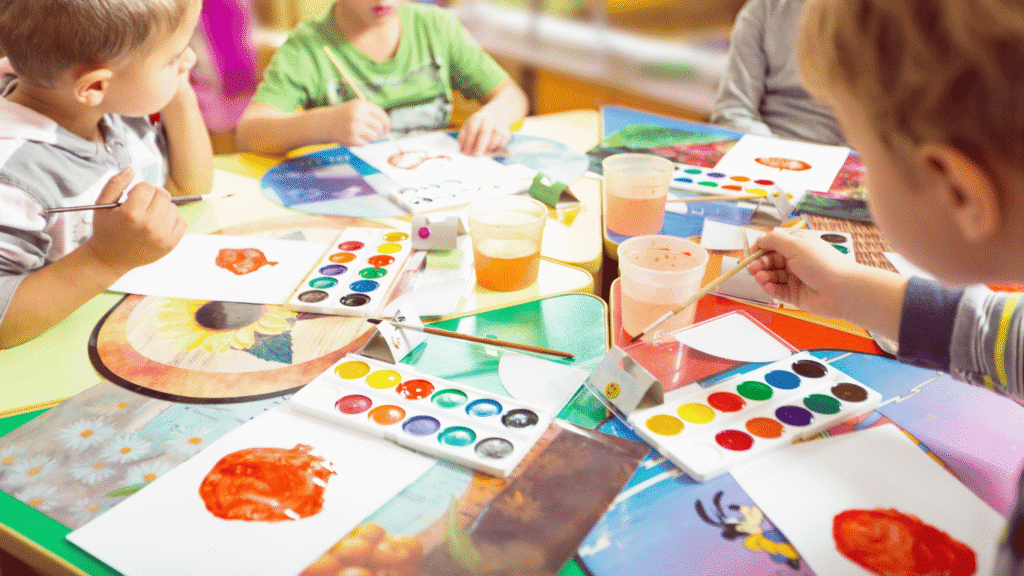 children painting